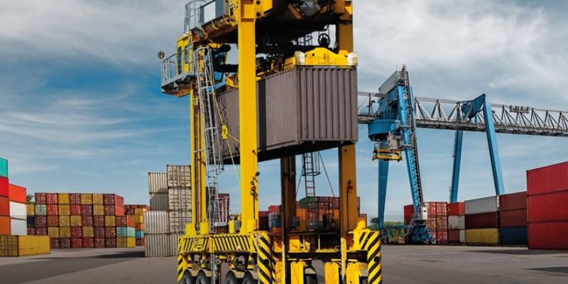 Advantages and Functions of Straddle Carriers